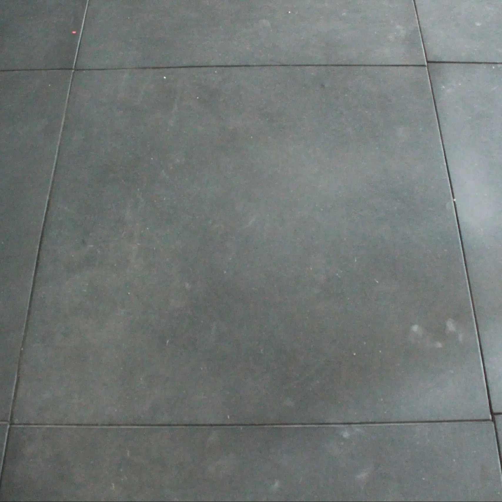Rubber floor tapis
