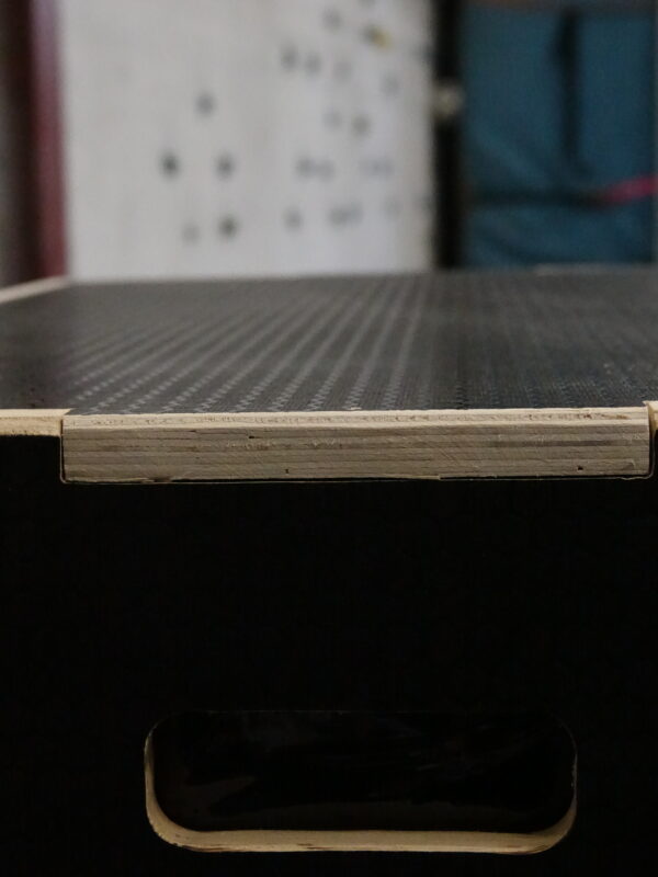box jump noire dessus